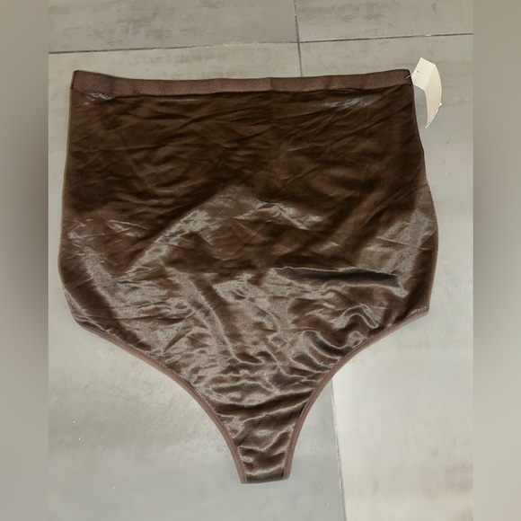 NEW Skims sheer sculpt high waisted thong - Picture 2 of 6